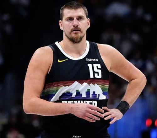 NBA官方更新MVP排名:约基奇继续领跑第一名,MVP实至名归!