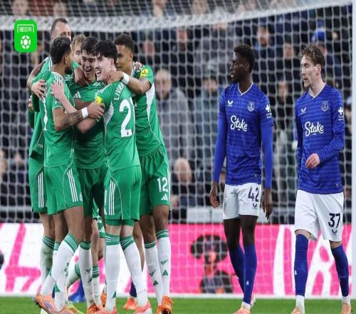 纽卡客场41埃弗顿，马利克佳夫双响，刘易斯米利传射