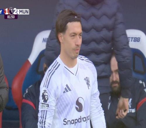 利马时隔301天再次代表曼联出战,上次出场也是客战水晶宫