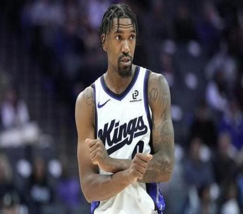 聯盟官方：國王后衛馬利克蒙克因假摔被處以2000美元罰款