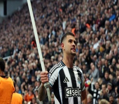 吉马良斯英超主罚角球直接破门，成纽卡队史第一人