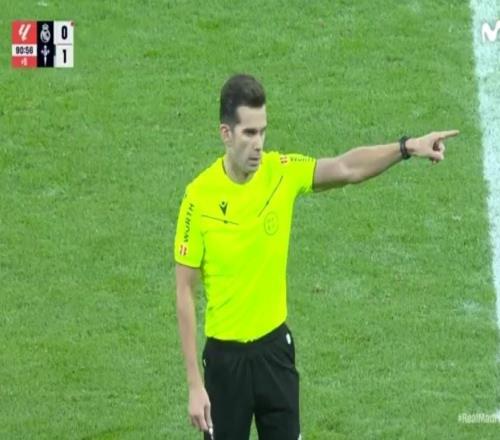 新卡牌大師皇馬本場(chǎng)主裁金特羅本賽季9場(chǎng)西甲出示8紅42黃