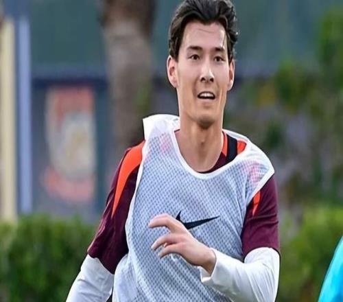 争议!外界呼吁邵佳一国家队征召侯永永:本赛季中超独造7球!