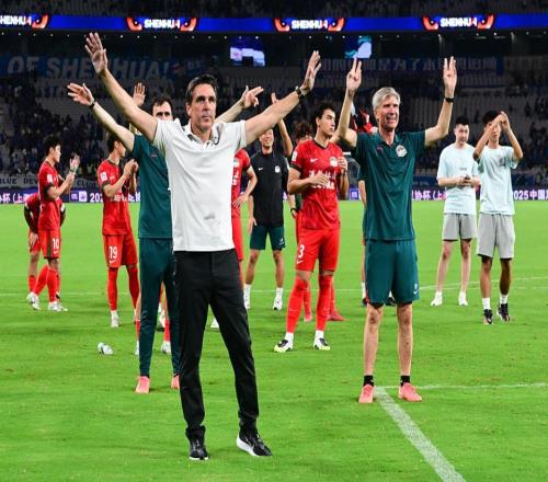 击败3大土帅54岁河南洋帅获中超最佳教练率队保级+足协杯获亚军