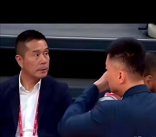 他是CBA获总冠军最多的老板,全运会夺冠站C位,妻子依旧风韵犹存