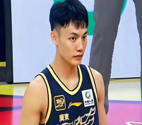 徐杰眉骨受伤,缝了3针郭昊文42分有望入选国家队