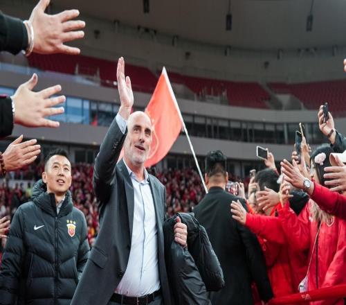 中国足球又现“暗箱操作”中游球队主帅获得最佳,世界足坛耻笑