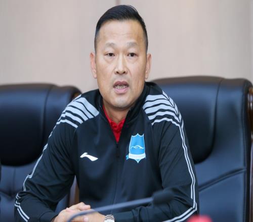 沪媒指出足协重用年轻本土教练的态度明确,俱乐部对本土教练的信任度持续上升_中超直播