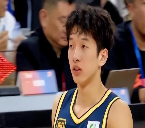 廣東加時險勝同曦，一人完美首秀，兩人令杜鋒極為不滿