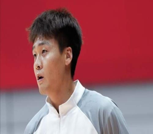 CBA一日3賽，CCTV5直播京新對決，遼籃惡斗強敵，青島謹(jǐn)防被爆冷