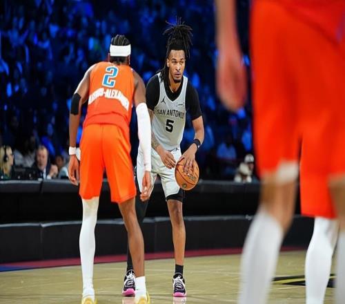 攻防一体的未来巨星!马刺后场新星本赛季的进步幅度相当明显