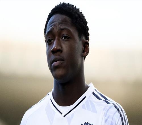 曼聯(lián)漸趨穩(wěn)定但也危機(jī)四伏B費(fèi)遭沙特土豪哄搶中場(chǎng)太子要去皇馬