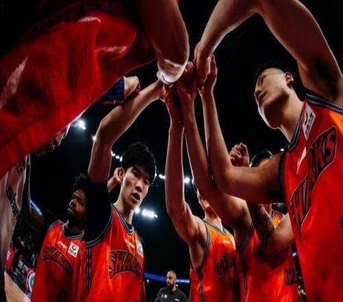 铭记场面超万人见证!上海男篮力克吉林男篮取得新赛季开门红