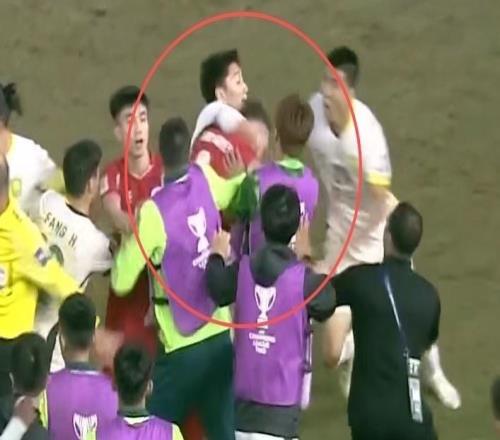 亚足联重罚曹永竞!禁赛4场,罚款1500美元,亚冠锁喉对手