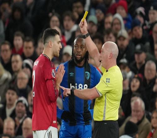 曼联气炸被英超盲哨坑惨!对手4次疑似手球未判,锁喉仅吃黄牌