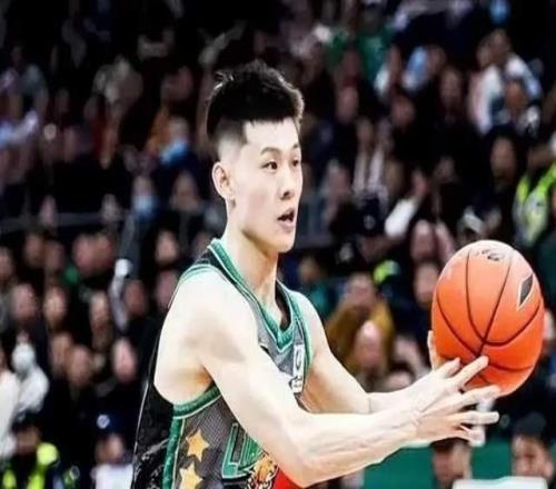 打工人不容易!山东小伙终于正名,用3个字表达心声,获杨鸣认可