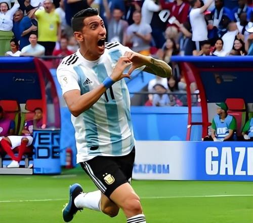 于根伟胆子真大!两位国脚级前锋如今都被他改造成后卫,引发热议