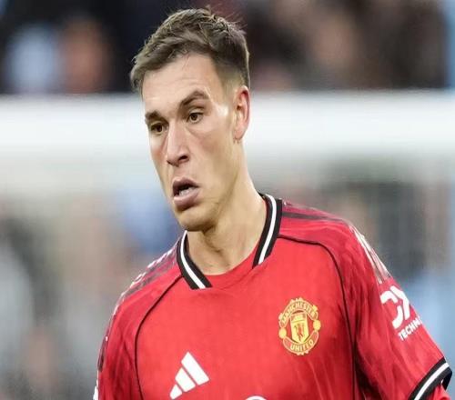 记者:土超俱乐部对乌加特兴趣浓厚,若报价合适曼联愿意放人