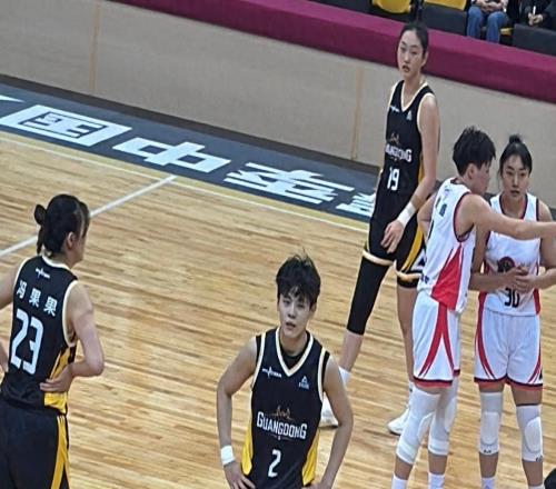 爭議不斷！WCBA被指主場哨明顯，衛(wèi)冕冠軍受益，武漢被針對