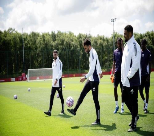 邮报:曼联今夏将赴芬兰和雷克瑟姆踢友谊赛,磋商仍在进行