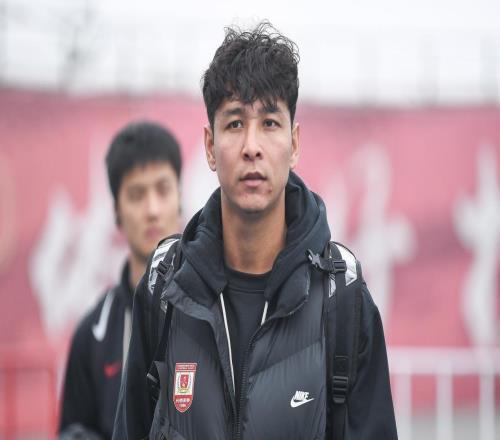 恒大冠军中场或加盟辽宁铁人,国青后卫+26岁即战力,也有意加盟