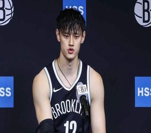 媒体人:曾凡博选择拒绝澳洲NBL合同,剩两条路回北京或去NCAA