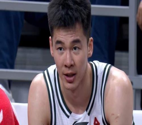 央视不播!今晚735,CBA焦点大战,郭昊文恶斗家乡球队,再冲40+