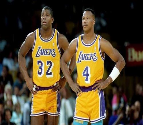 湖人名宿:魔术师约翰逊是史上最伟大控卫,库里能进前五讨论