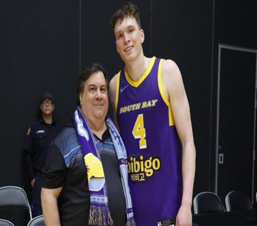 发展联盟首秀豪取30分,湖人侧翼新星在低级别比赛中确实能力突出