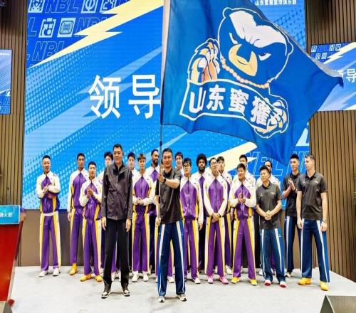 NBL新军山东蜜獾出征新赛季,泉城再现两支职业篮球队