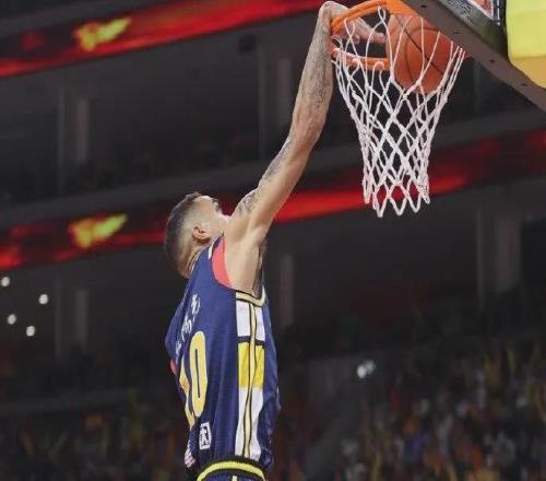 没有外界传的那么夸张!曝广东四名外援价格并不贵,未超奢侈线