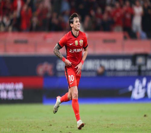 意外！上港球迷曾質(zhì)疑他不如蒯紀(jì)聞，如今德轉(zhuǎn)身價(jià)飆升到350萬