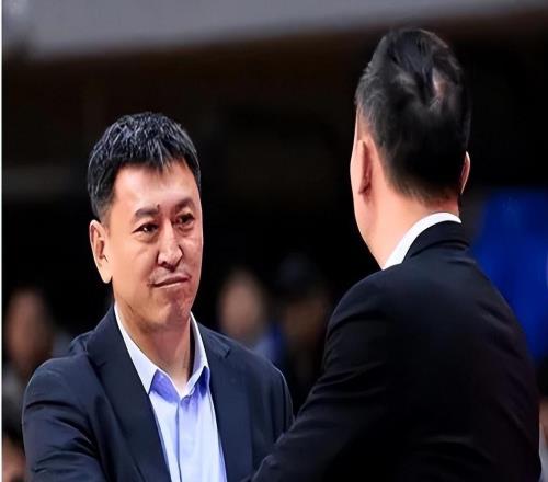 青岛男篮三外援得分88,本土球员四节才11分,球迷不满,引发争议