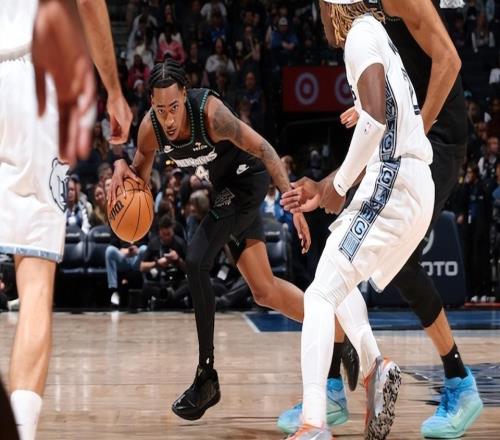 表现一塌糊涂!森林狼乐透秀看起来完全适应不了NBA的强度