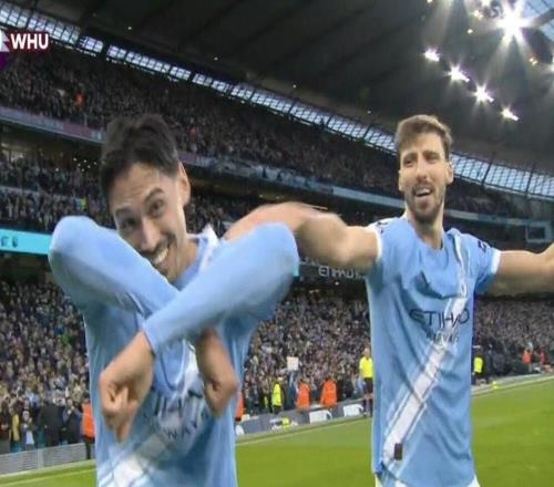 赖因德斯:我感觉已经很适应这里了,队友们帮了我很多