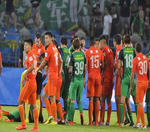 韓鵬轉(zhuǎn)正出任魯能新帥無(wú)懸念，未來(lái)將可能送走兩位外援，引發(fā)熱議