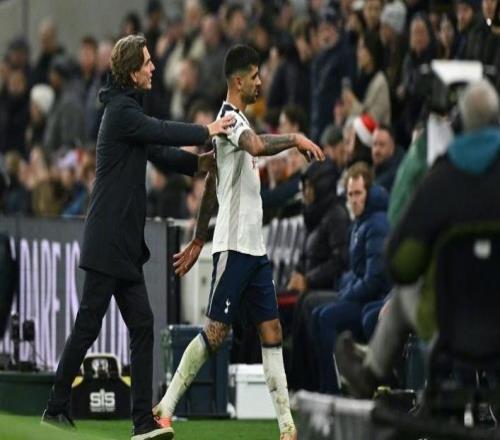 官方:因对阵红军时被罚下,罗梅罗、西蒙斯分别停赛1场和3场