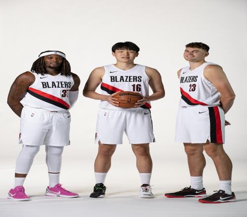 美媒报道杨瀚森的未来如同一场赌局明年一月是关键时刻交易罗威或放弃赛季都会给他更多上场机会_NBA直播