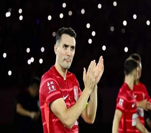 成都挖冠军后腰周定洋有留队可能防守支柱至少留1个海港没出手