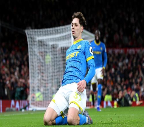 客场逼平曼联止颓,狼队终结各项赛事12连败