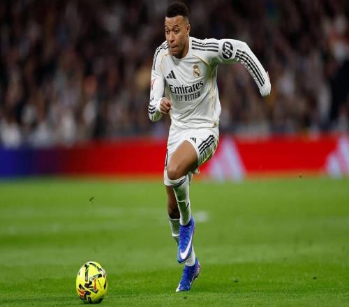 皇马官方:姆巴佩左膝扭伤法媒预计至少伤缺三周