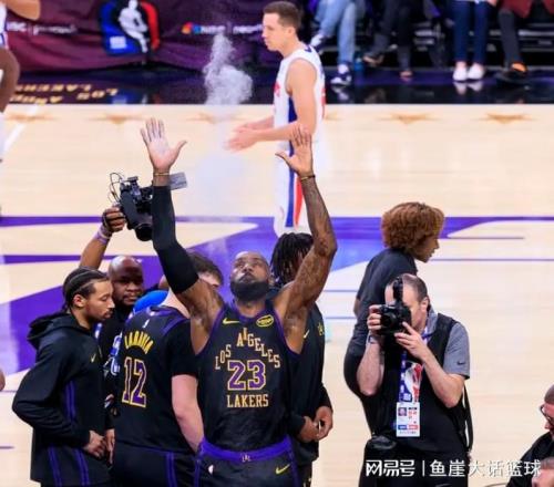 湖人两大败因出炉，老詹不找借口！东契奇赛后摊牌，艾顿难堪大任