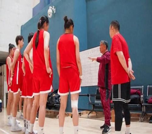 中国女篮大名单公布,没想到宫鲁鸣会这么说,李梦彻底没戏了