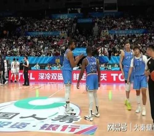 一场31分惨败，揪出广东队2水货，CBA格局大变，北京男篮冲上榜首