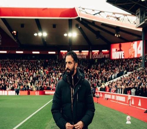 太阳报：梅努决心重振他的曼联生涯罗马诺：曼联仍坚持支持阿莫林，没有和马雷斯卡谈判