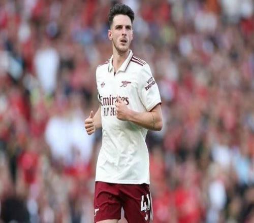 跟队:赖斯随队出征伯恩茅斯,今早也参与了球队赛前散步环节