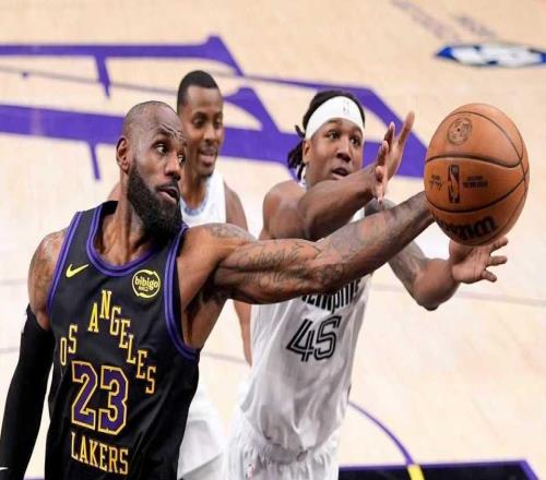 詹姆斯31+9+6赛季首现:末节10分主宰胜利41岁仍宝刀不老