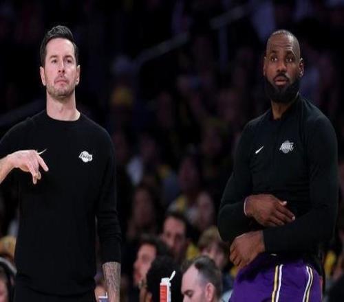 雷迪克:詹姆斯打无球取决于球队的策略他很好地完成了掩护任务