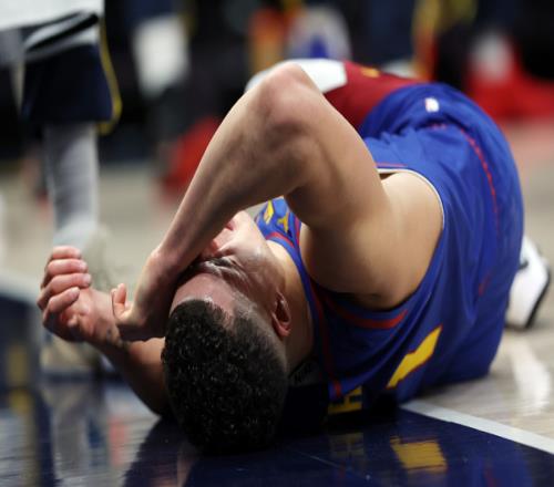 腿筋拉伤+膝盖重伤!争冠热门五大主力全伤,NBA总冠军又有悬念了