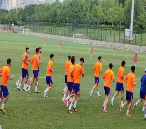 中超开始新征“橙”!泰山球员3日归队进行冬训